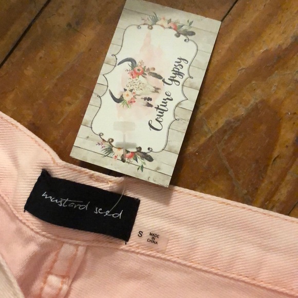 HOST PICK๐๐NWT frayed cutoff shorts pink ombrรฉ - Picture 4 of 6